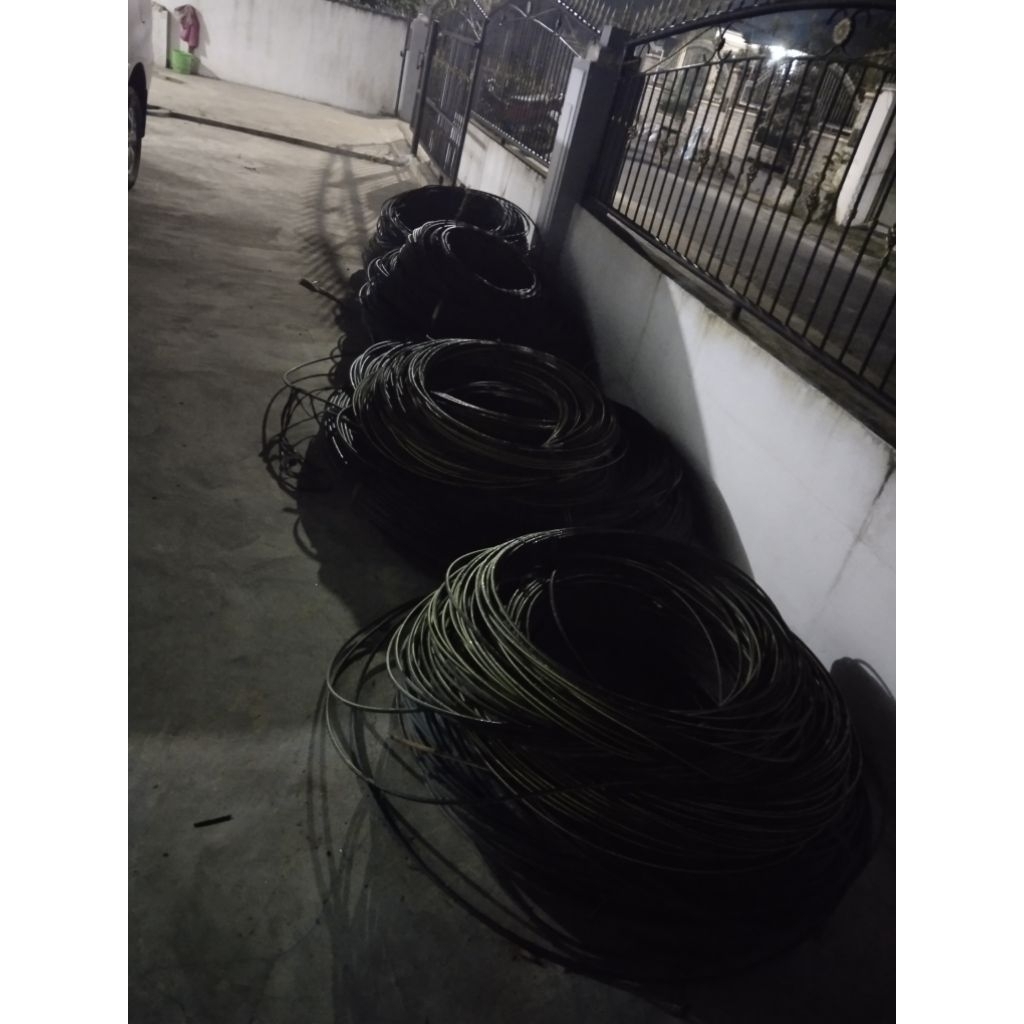 KABEL OPTIK 6 CORE  BARANG SESUAI FOTO MEREK MACAM2 SEMUA
