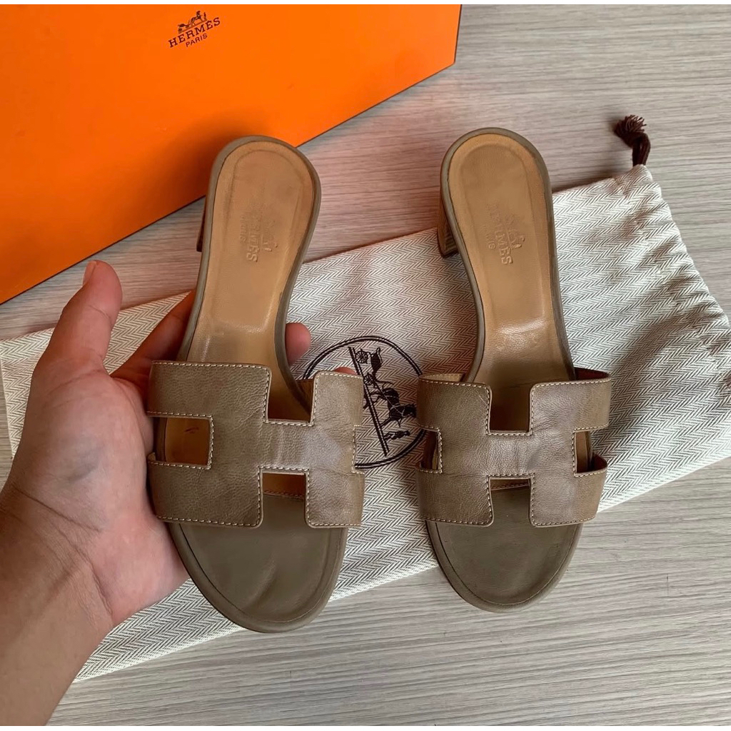 H oasis sandal size 36