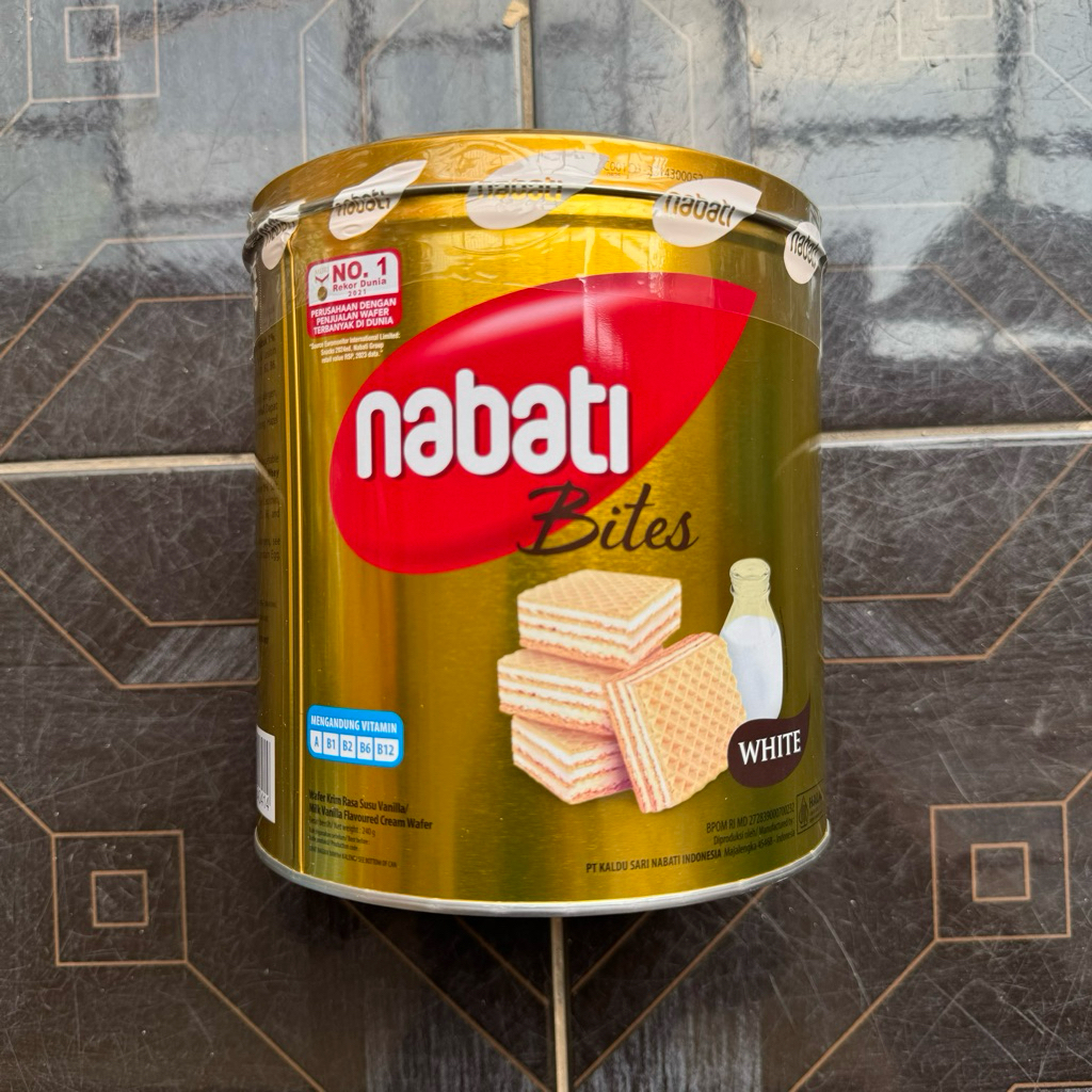Nabati Bites Kaleng 240g 240gr 240 g gr gram - Wafer Krim Rasa Susu Vanila Milk Vanilla Cream