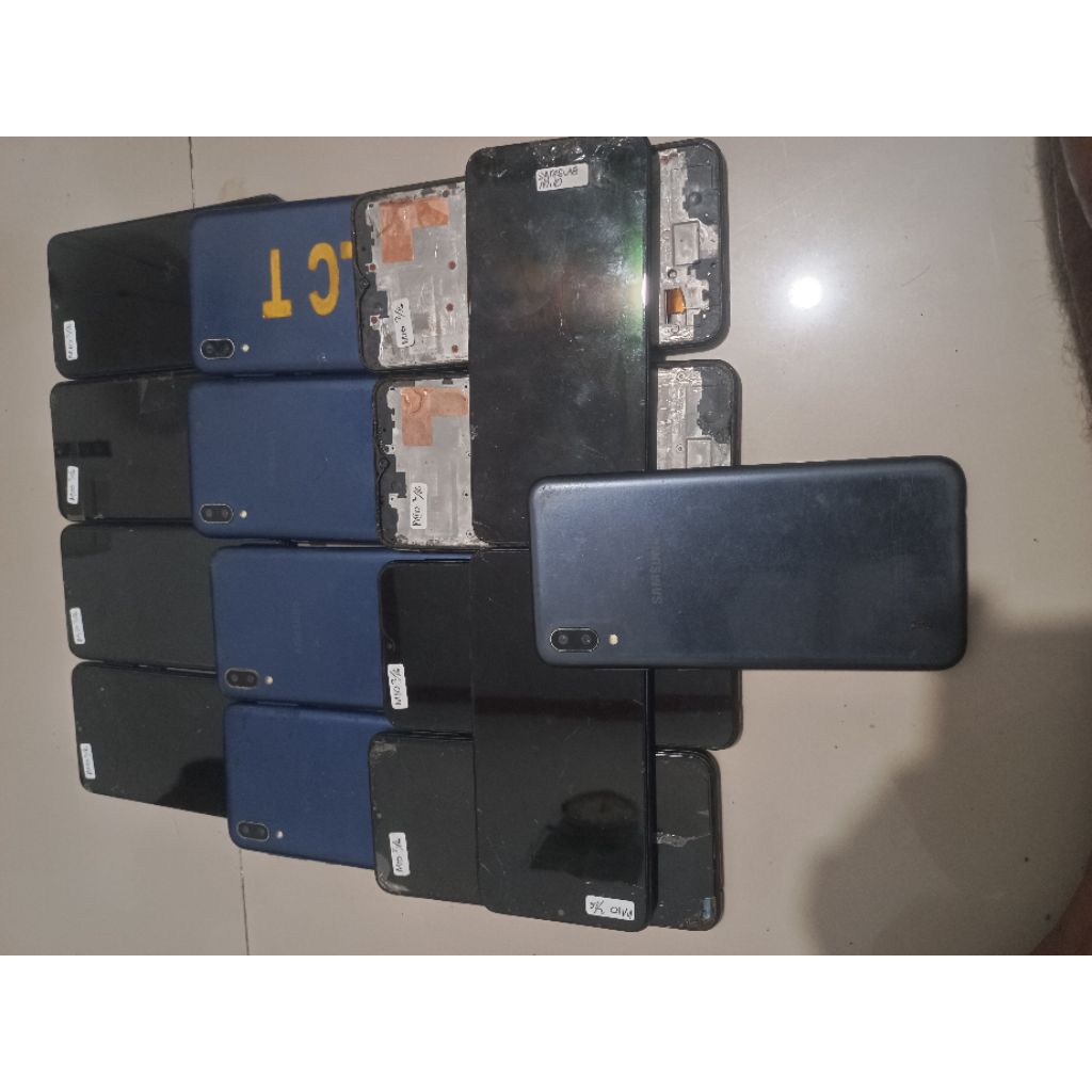 Hp Samsung m10 minus Elsidi pola & pin Ga ada jaminan normal kelengkapan (unit)
