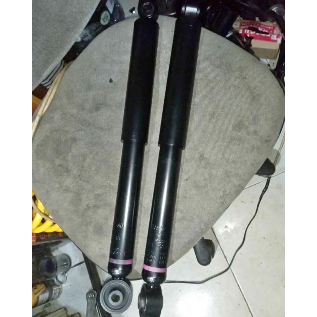 shockbreaker shock belakang toyota avanza xenia Rash barang asli original copotan masih bagus normal