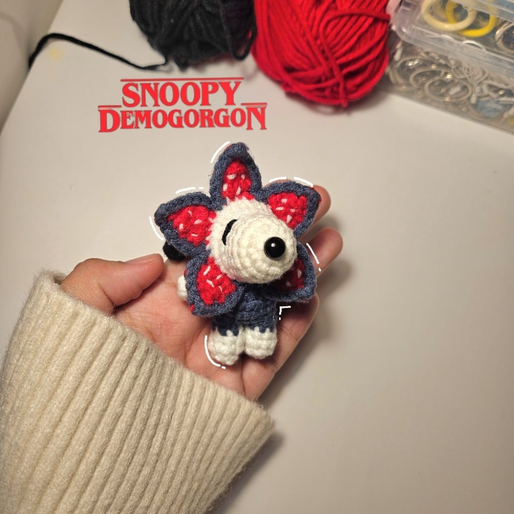 alieracraft - Demogorgon Snoopy Crochet Keychain version inspired by Stranger Things series | Gantun