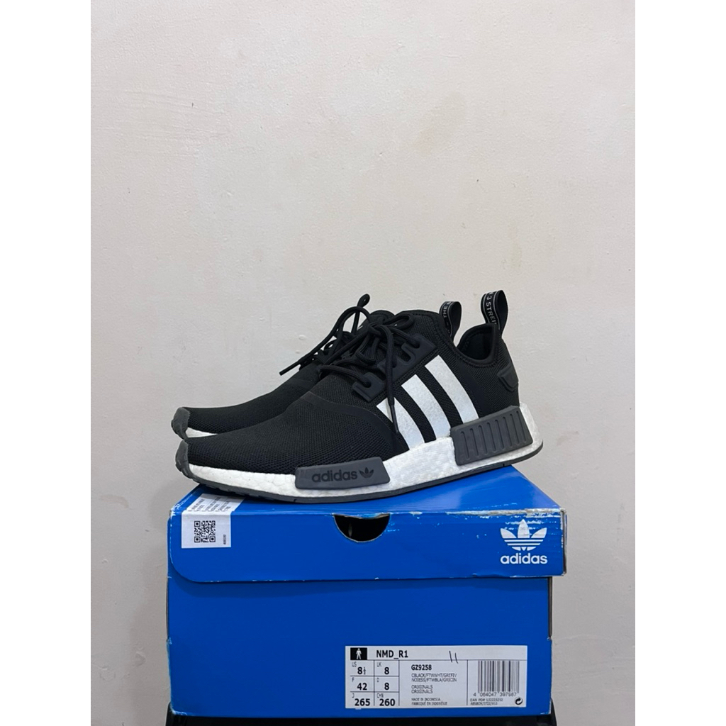 Sepatu Adidas NMD R1