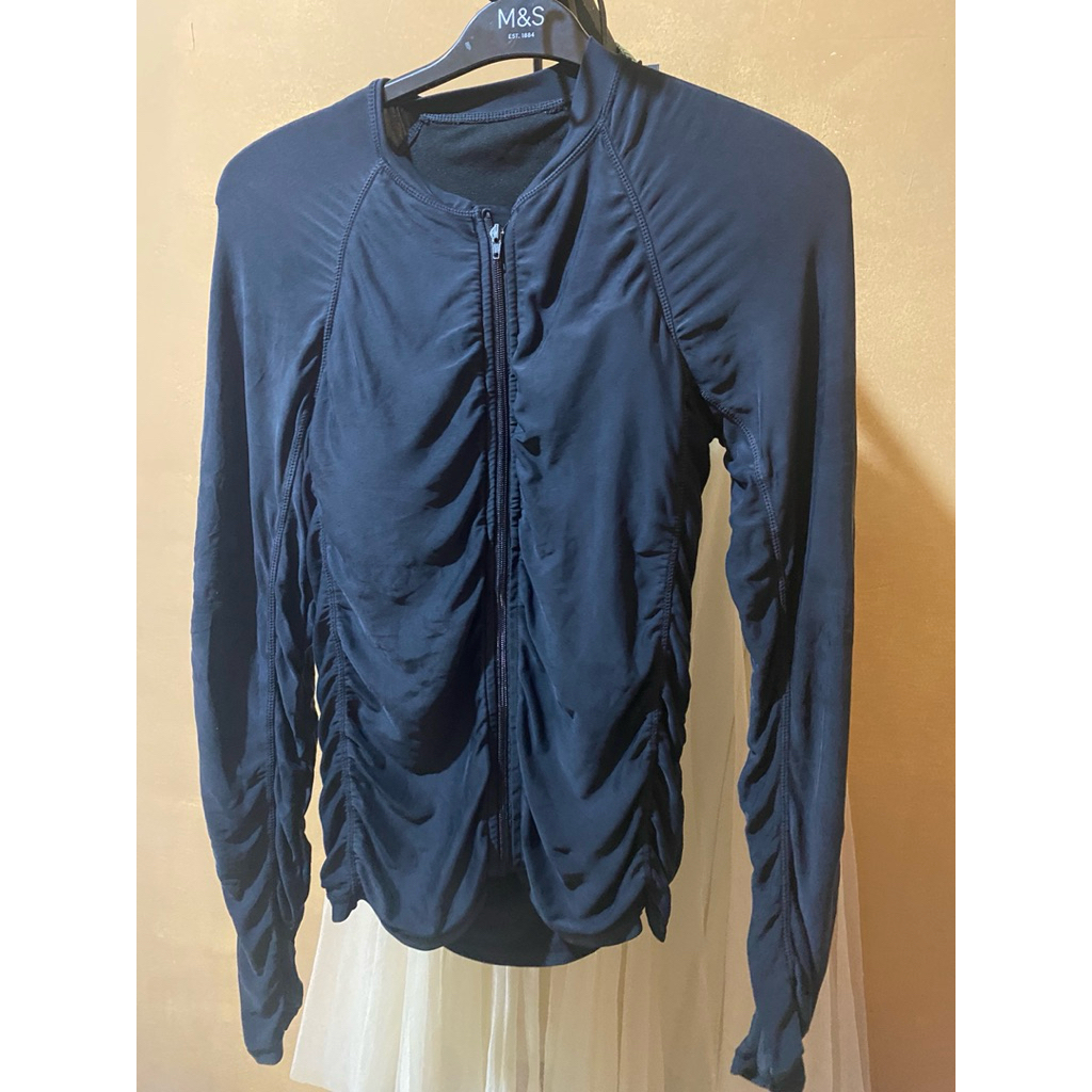 preloved zipper hitam olahraga cup bra