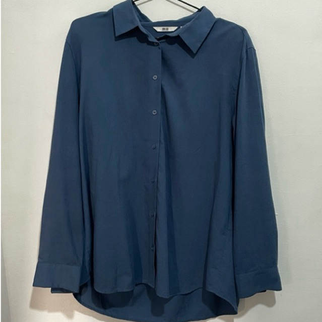 PRELOVED Uniqlo Kemeja Rayon Biru Tua