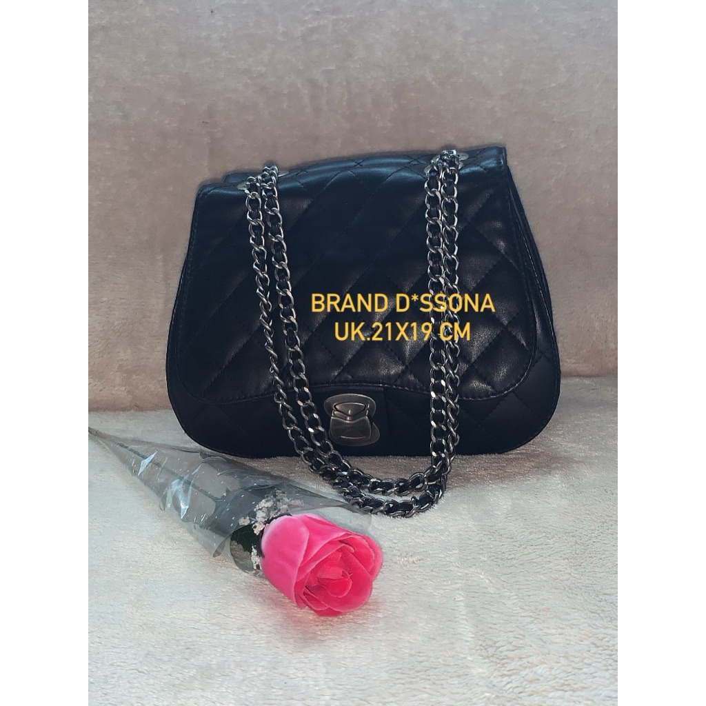 Brand D*ssona Preloved Tas Sling and Shoulder kulit wanita