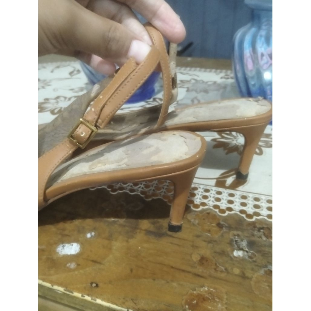 preloved sepatu wanita branded