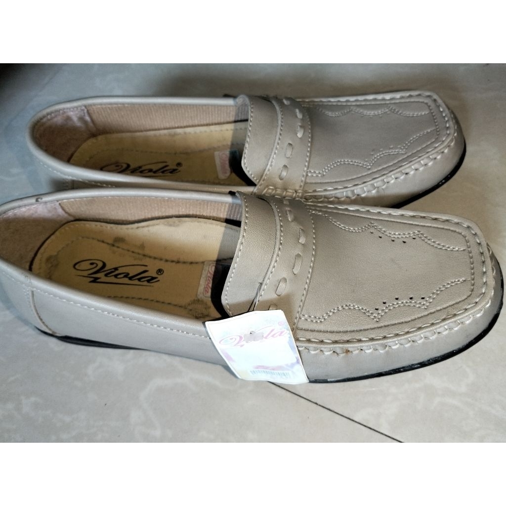 Sepatu pentopel milton