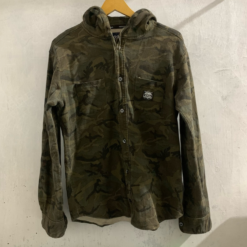 Kemeja Hoodie Camo