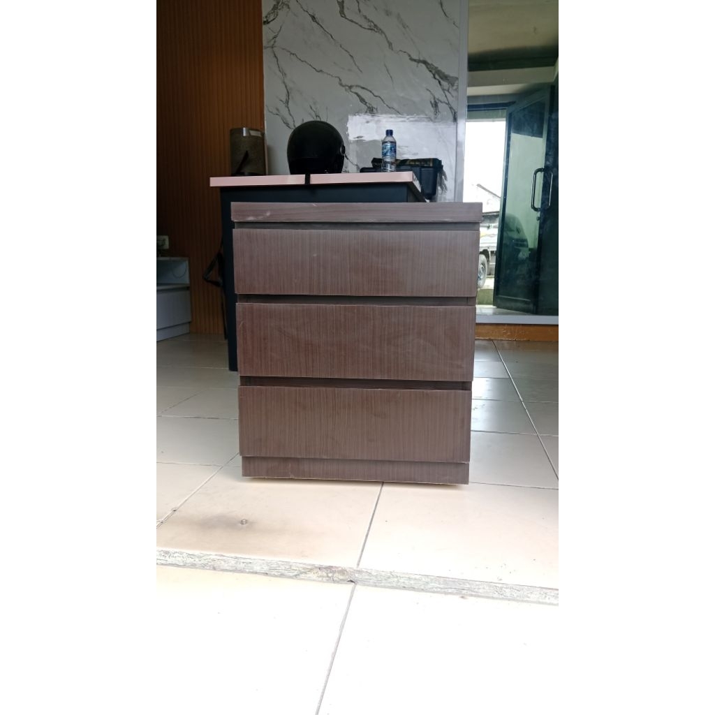 Nakas/drawer minimalis 3 laci