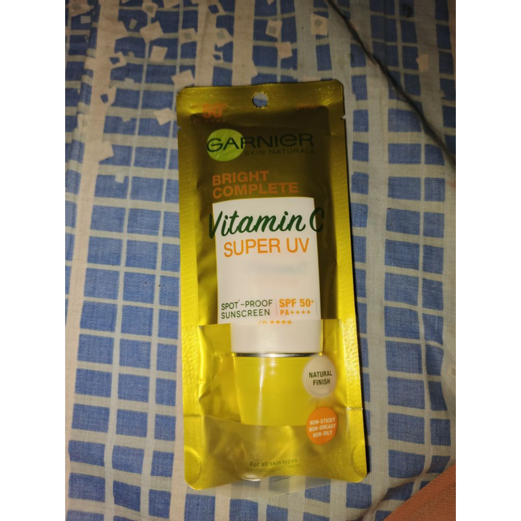 Garnier Sunscreen 15ml - SPF 50+ PA+++ dengan Finis Matte untuk Kulit Cerah