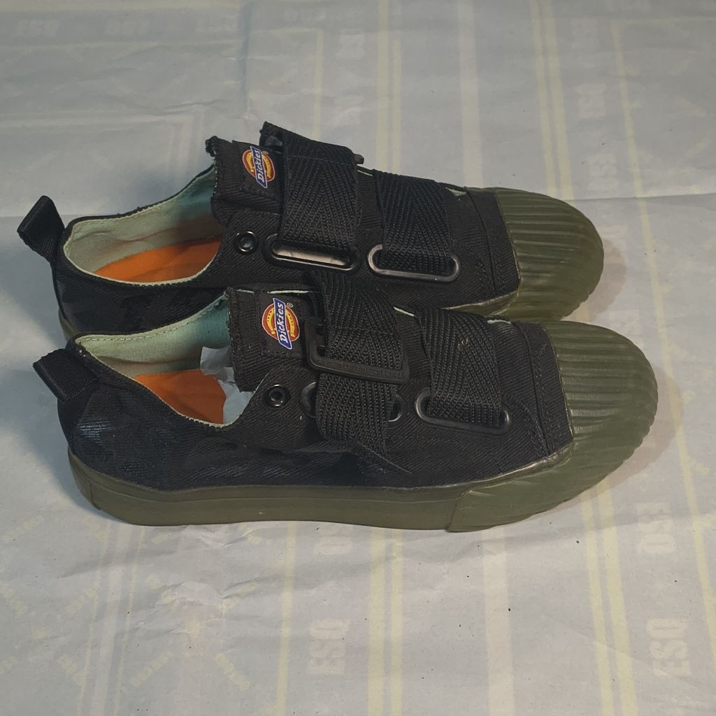 Sepatu Dickies Velcro Canvas Size 40 25,5cm  – Pemakaian Normal, Masih Rapih
