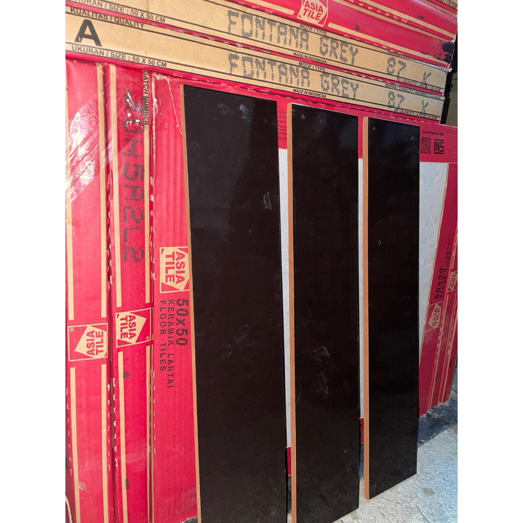 Lis Keramik Hitam Polos Ukuran 10x50 dan 10x40