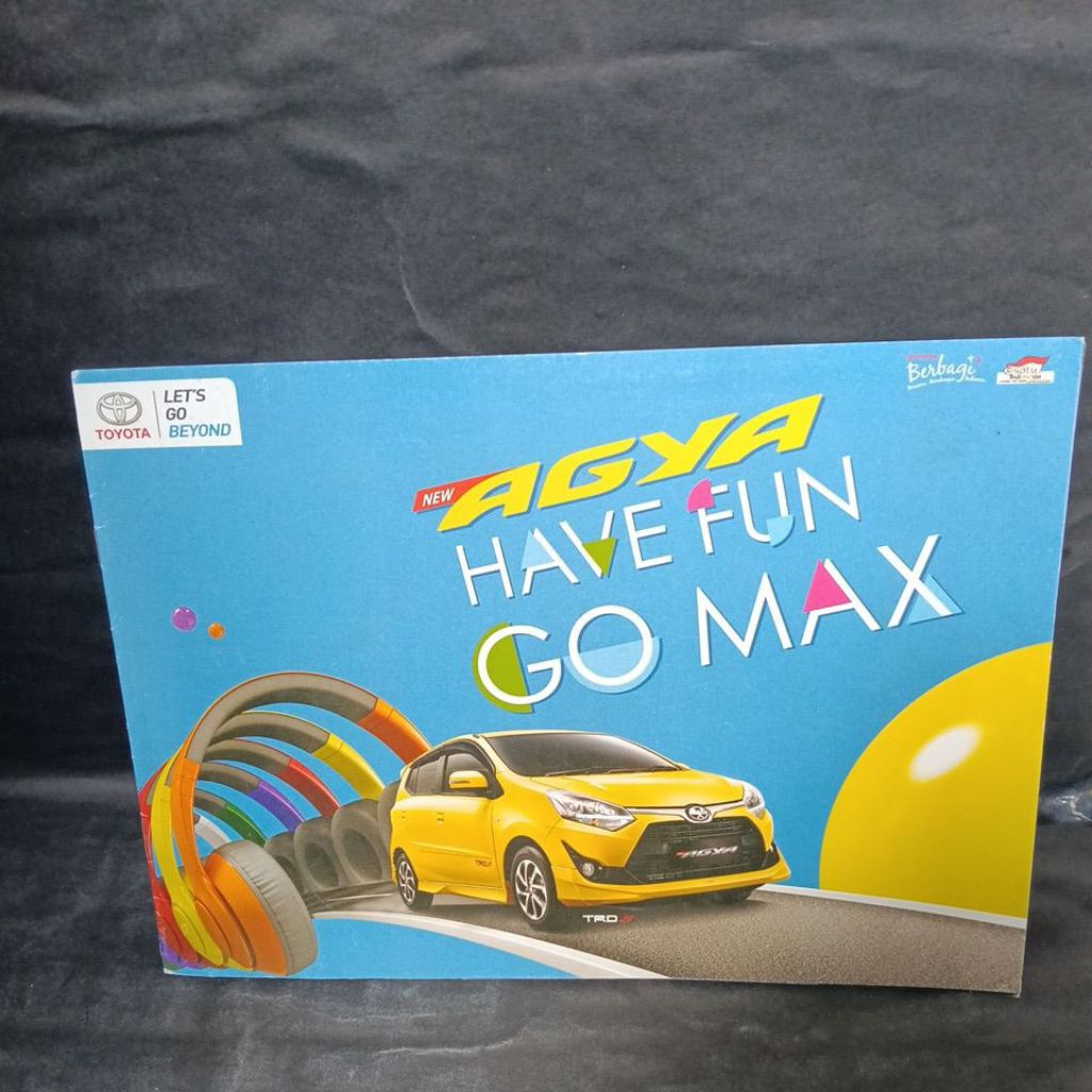 poster brosur leaflet katalog Toyota new Agya tahun 2017