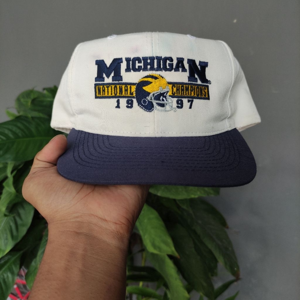 TOPI VINTAGE NCAA MICHIGAN W0LVERINES TWO TONE