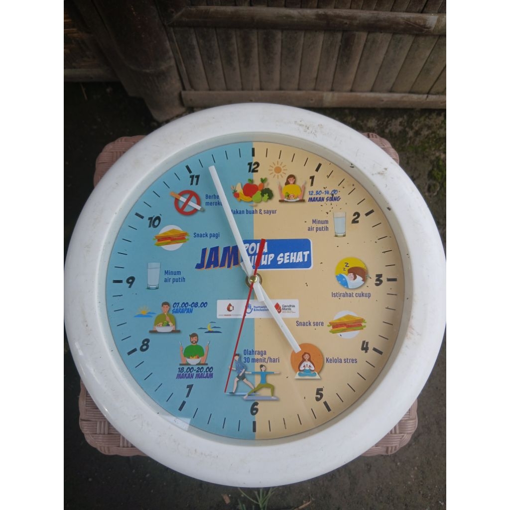 Jam dinding 75rb jadul antik vintage lawas kuno display normal hidup