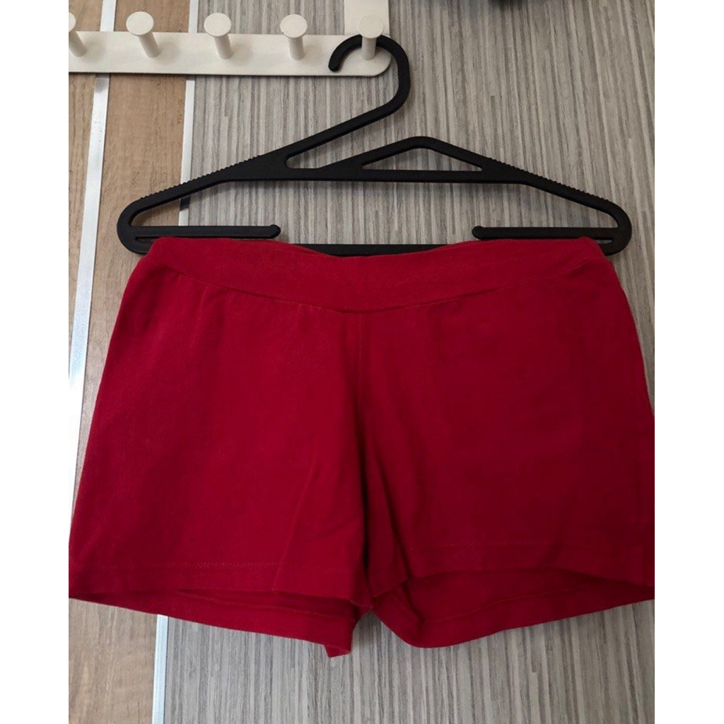 celana aerobik merah pendek