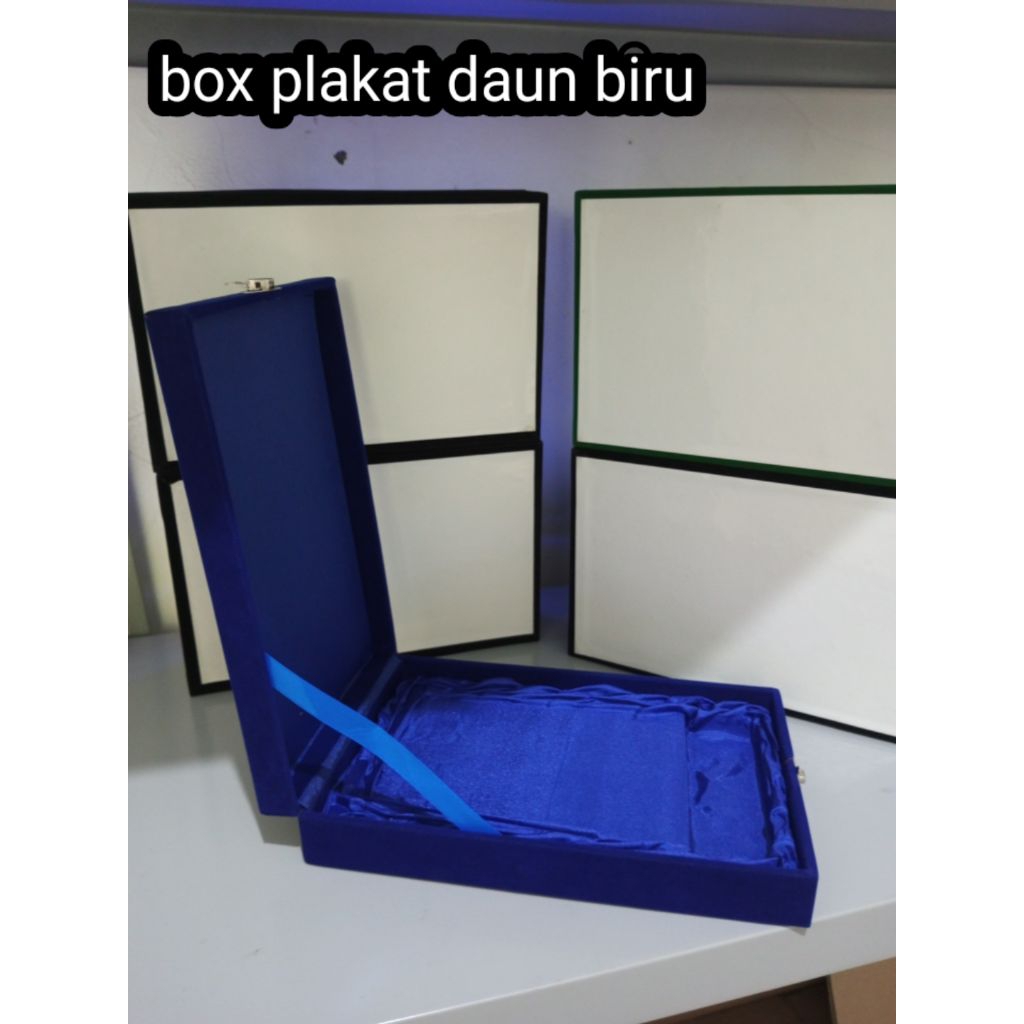 box plakat daun biru | box bludru | box plakat akrilik | box plakat kayu | kotak penyimpanan | kotak