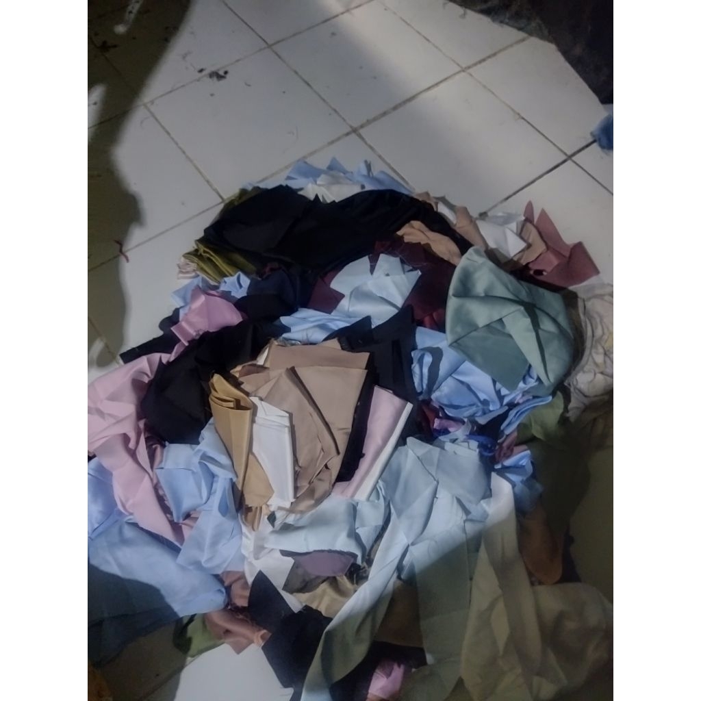 kain satin perca perlembar 25cmx25cm atau lebih warna acak