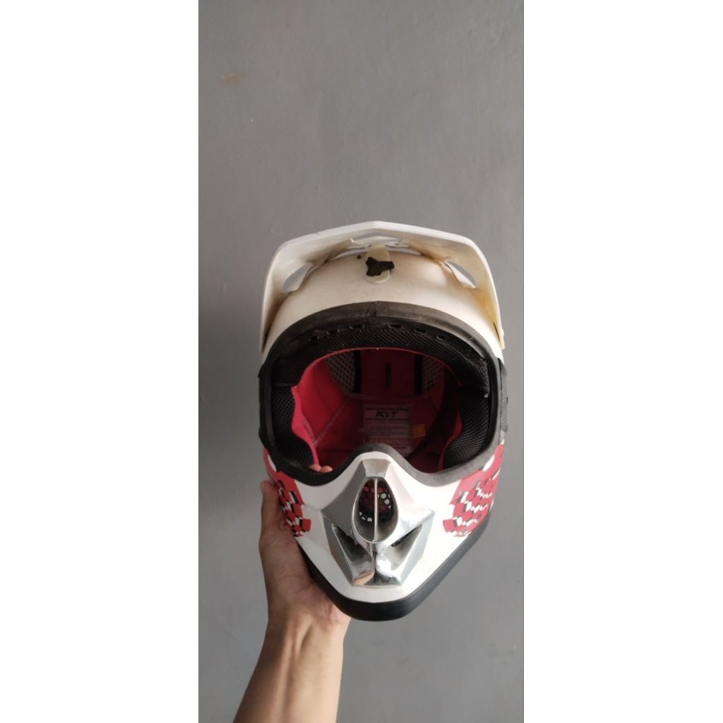 Helm Motor Trail merk KYT