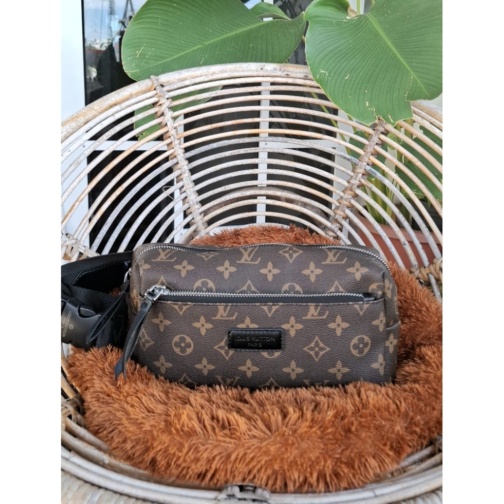 lv waistbag cowo preloved