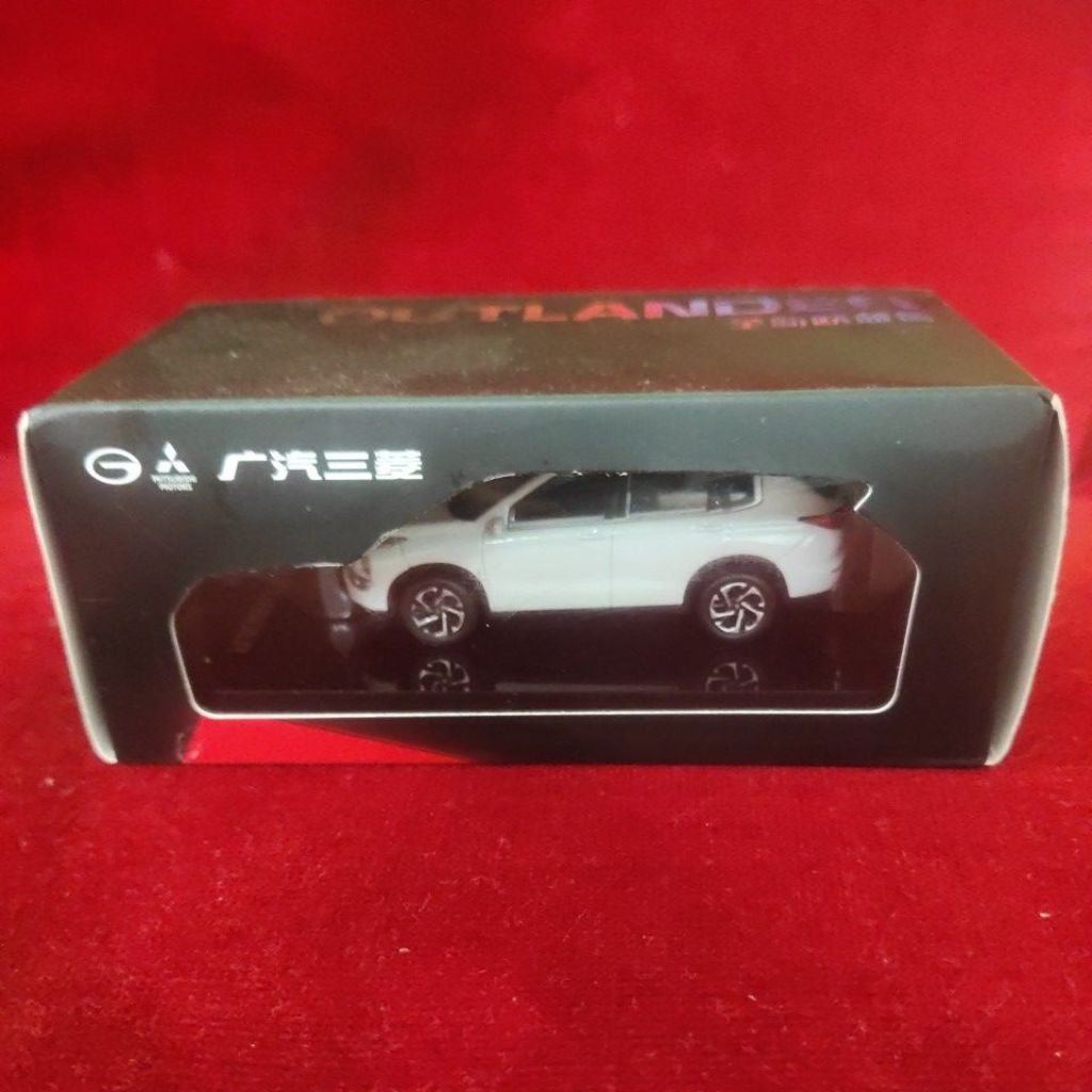 Diecast mobil Mitsubishi Outlander