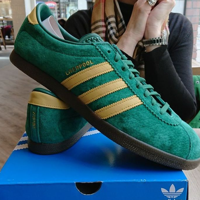 ADIDAS LIVERPOOL GREEN YELLOW ORIGINAL FREE PAPER BAG DAN FREE KAOS KAKI SEPATU UNISEX