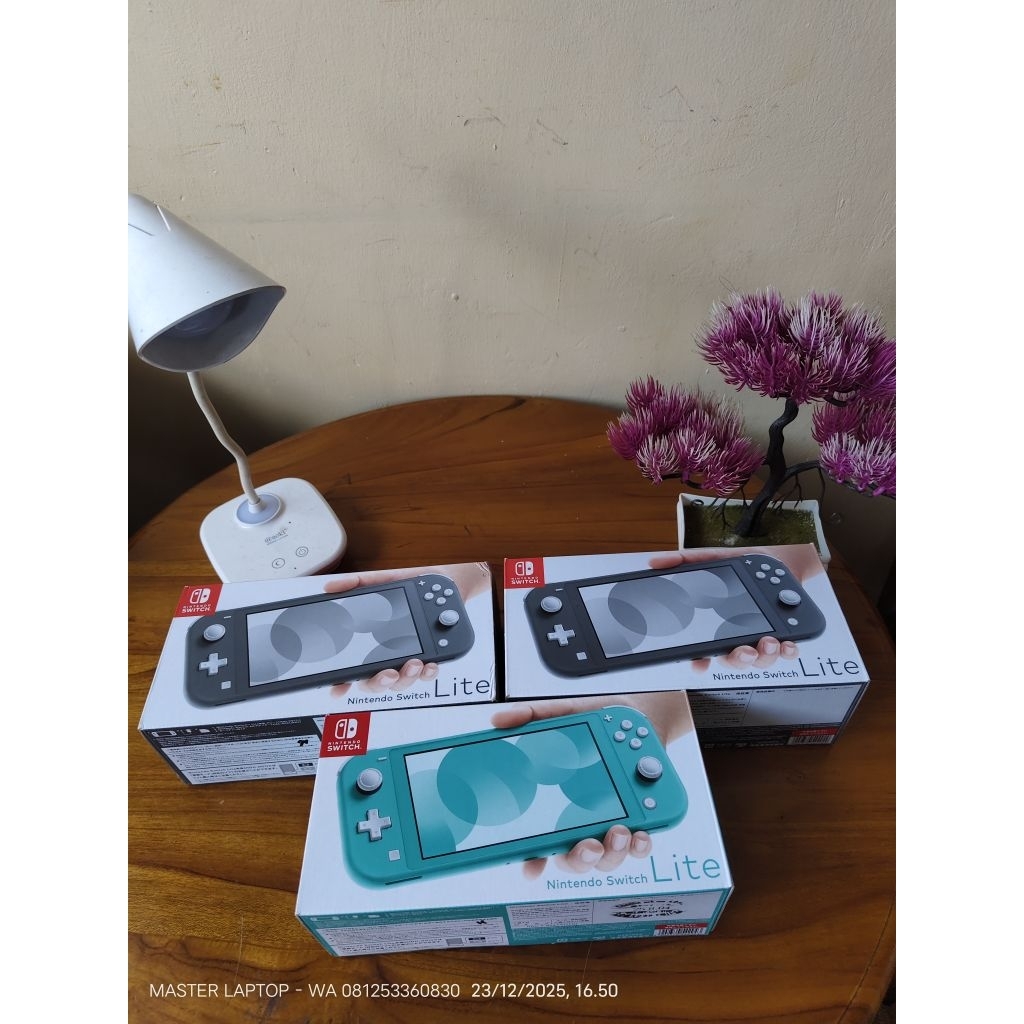 Nintendo switch lite ofw new