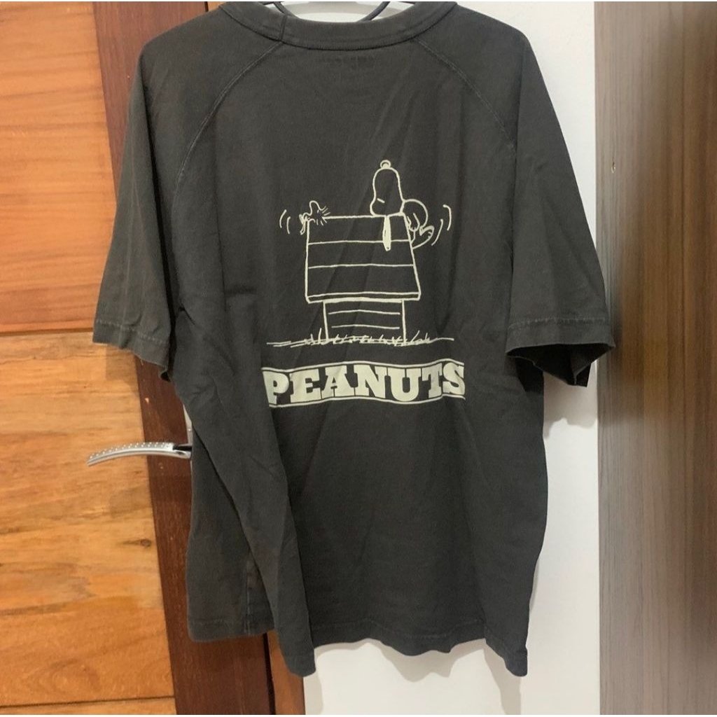 uniqlo peanuts shirt