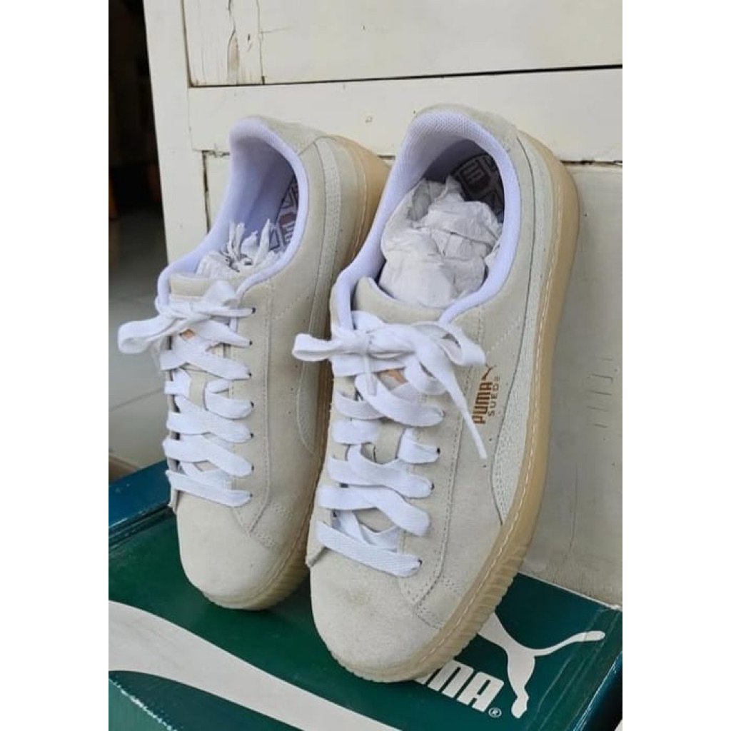 Sepatu sneakers cewek merk Puma warna Putih