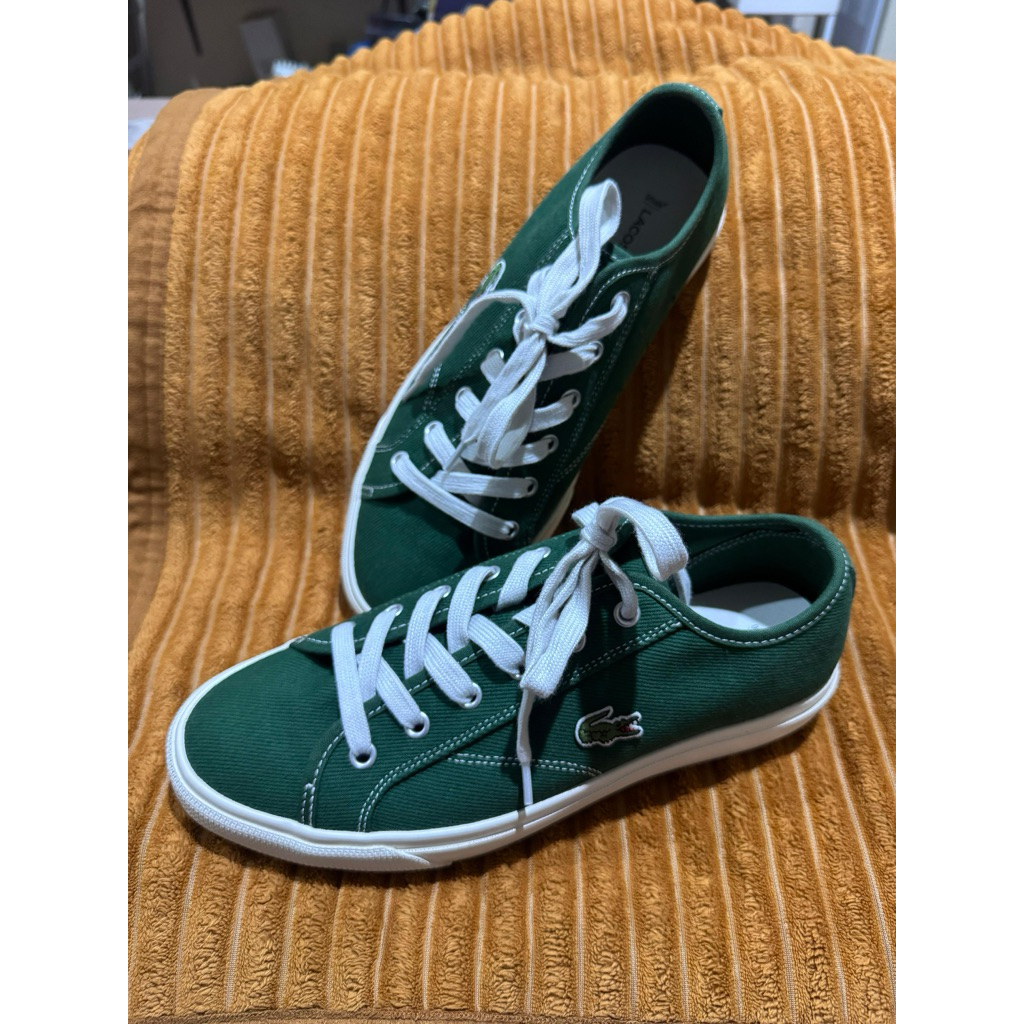Sepatu Cowok Merk Lacoste warna hijau