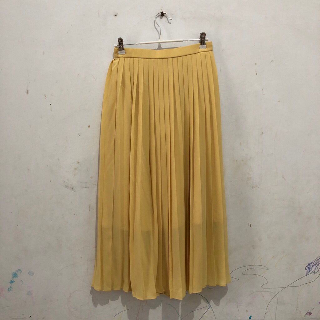 UNIQLO Rok Plisket Rapi Kuning