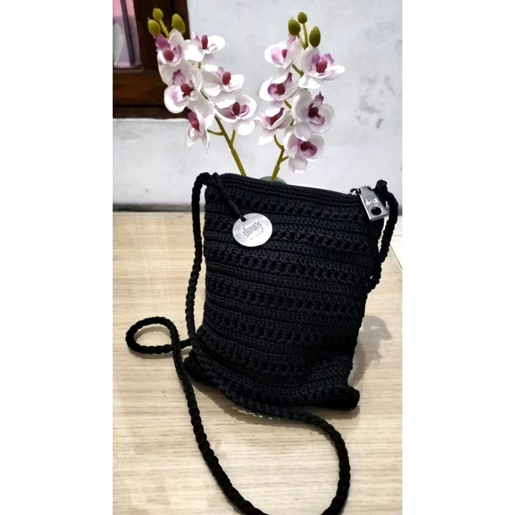 Preloved tas dowa kecil hitam