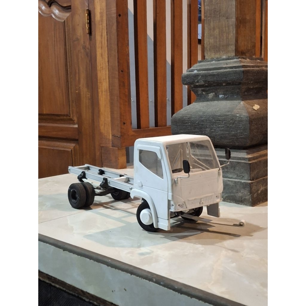 miniatur truk canter