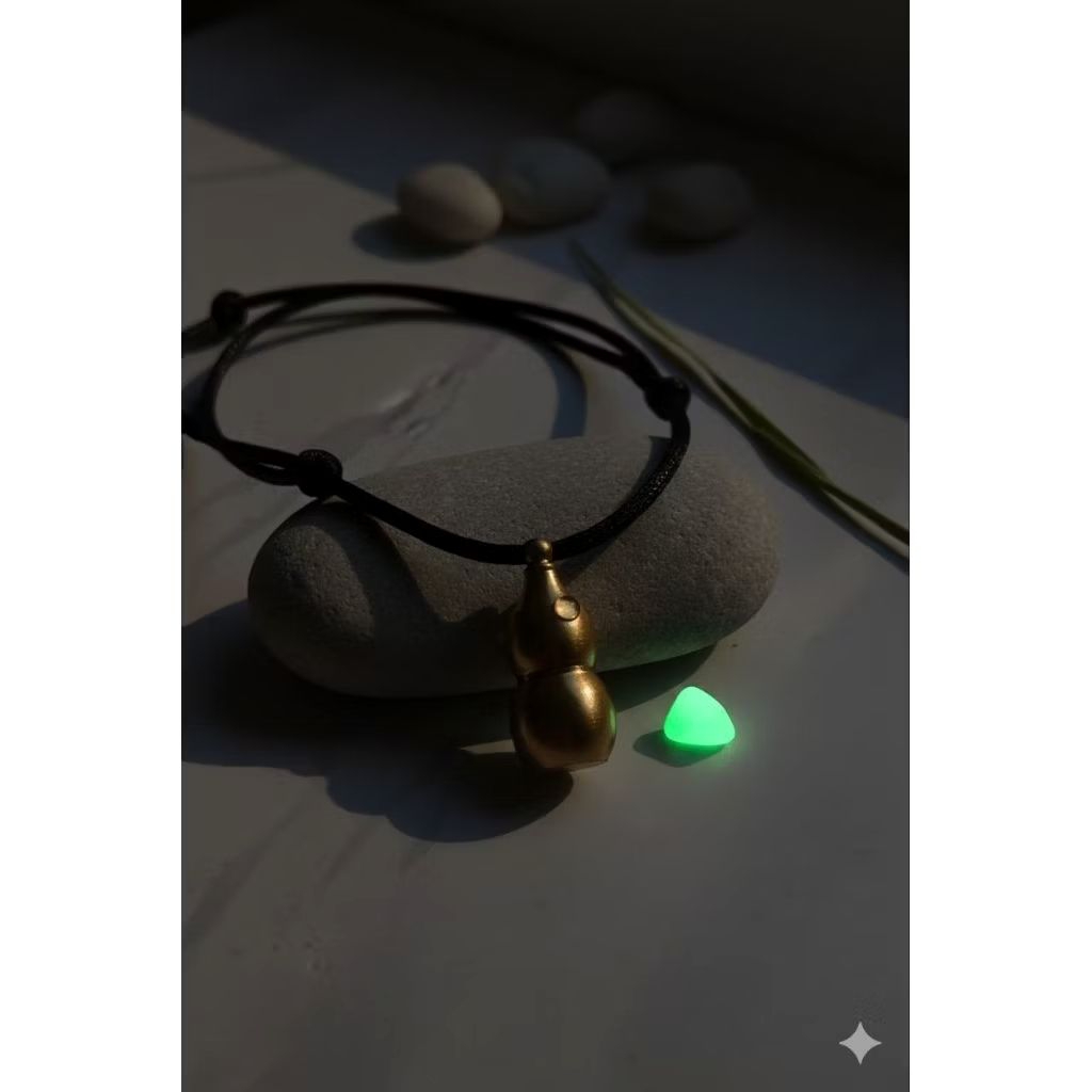 kalung liontin labuh kuningan bonus batu akik krikil posfor asli menyala terang dalam gelap