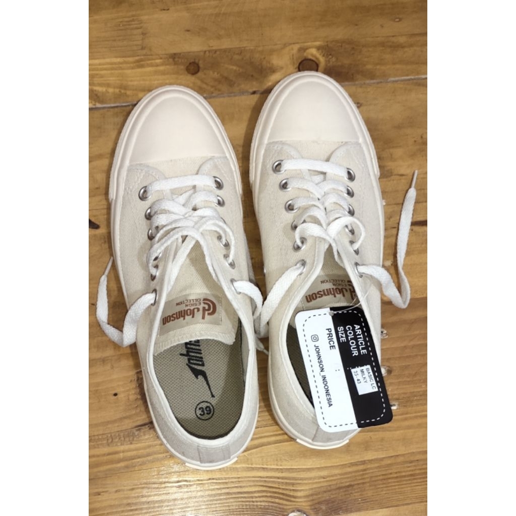 Sepatu Sneakers Johnson Lowcut Warna Cream (Milky) Preloved - Unisex Pria Wanita