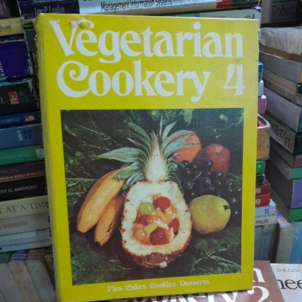 VEGETARIAN COOKERY 4(PIES/CAKES/COOKIES/DESSERTS EDISI BAHASA INGGRIS BUKU BEKAS ORIGINAL