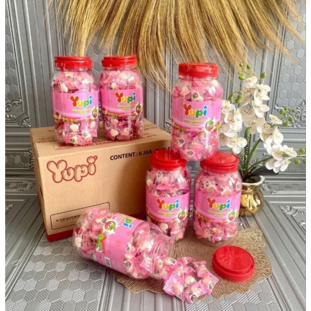 Permen yupi toples yupi strawberry kiss 300gr termurah yupi toples 1 dus