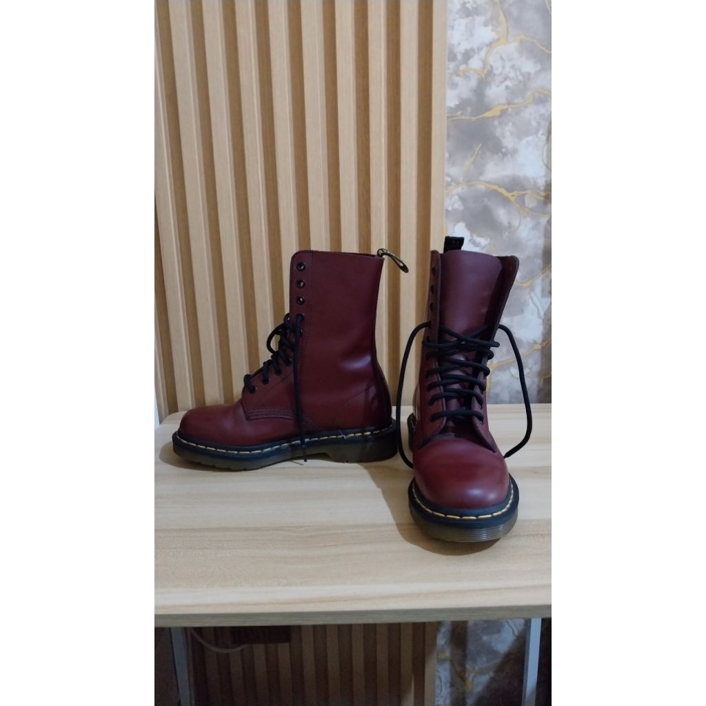 sepatu boots Dr. Martens tipe 1490 boot 10 eye cherry red size 37 (preloved) ORIGINAL