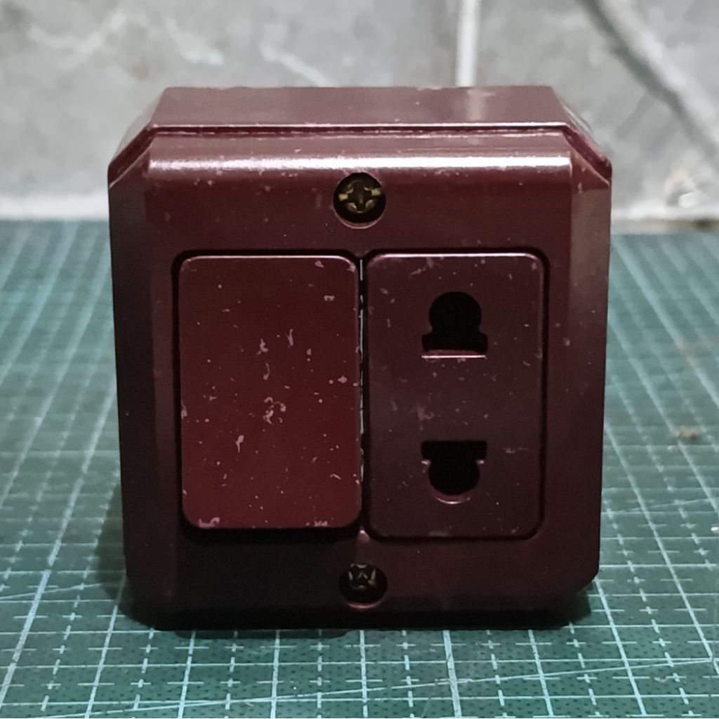 STOP KONTAK KOMBINASI BROCO STOP KONTAK + SAKLAR BROCO