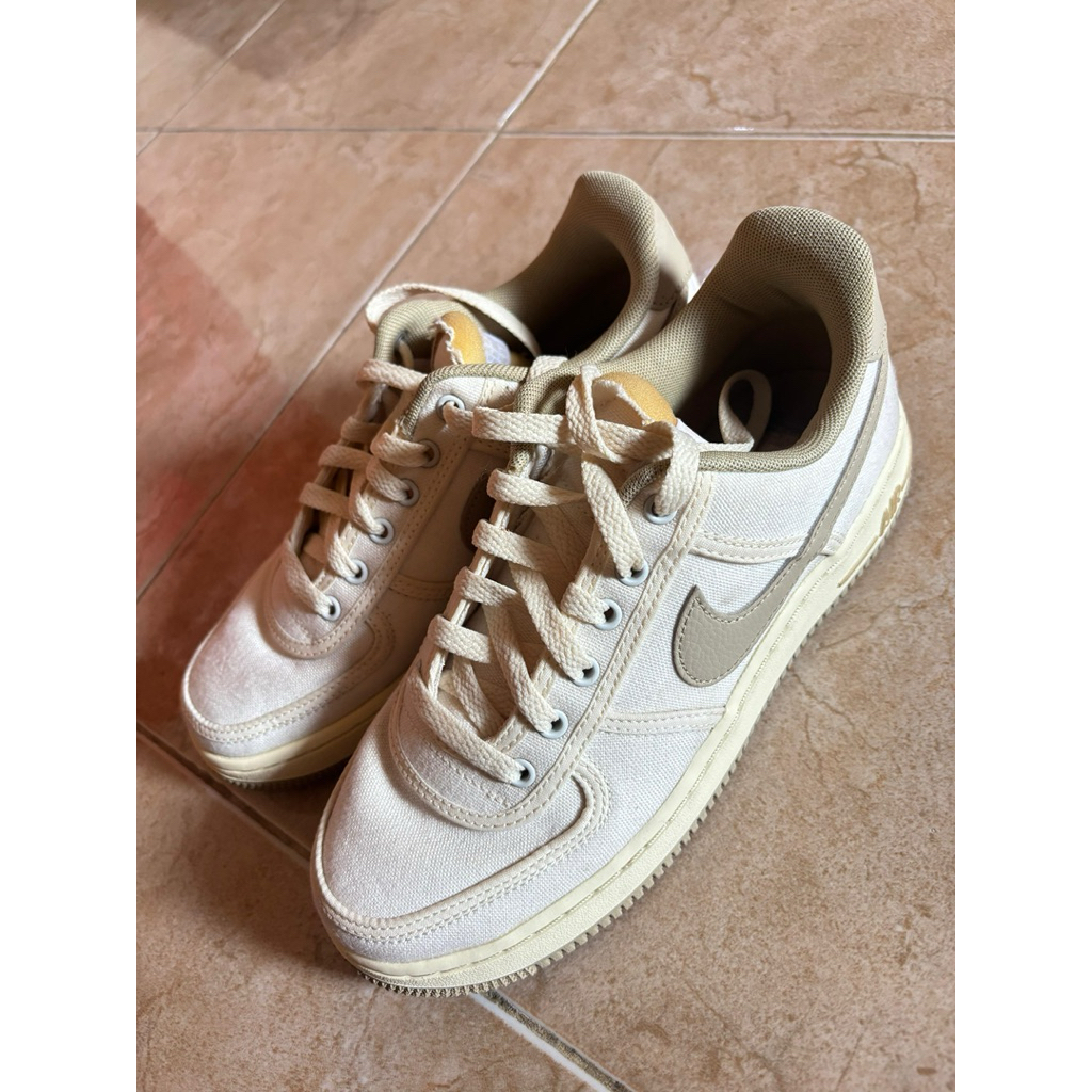 (PRELOVED) SEPATU SNEAKERS NIKE ORIGINAL - Putih Cream