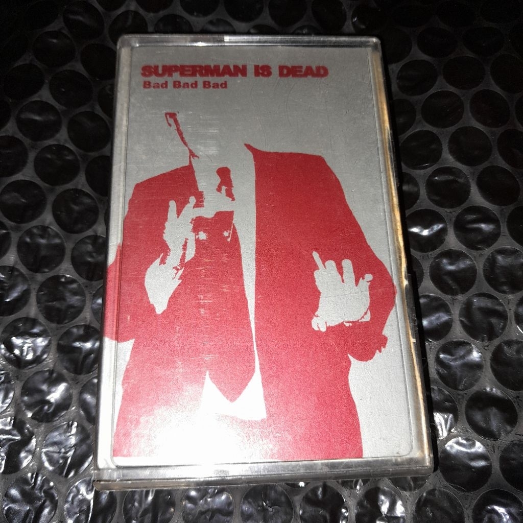 kaset pita superman is dead band dead..