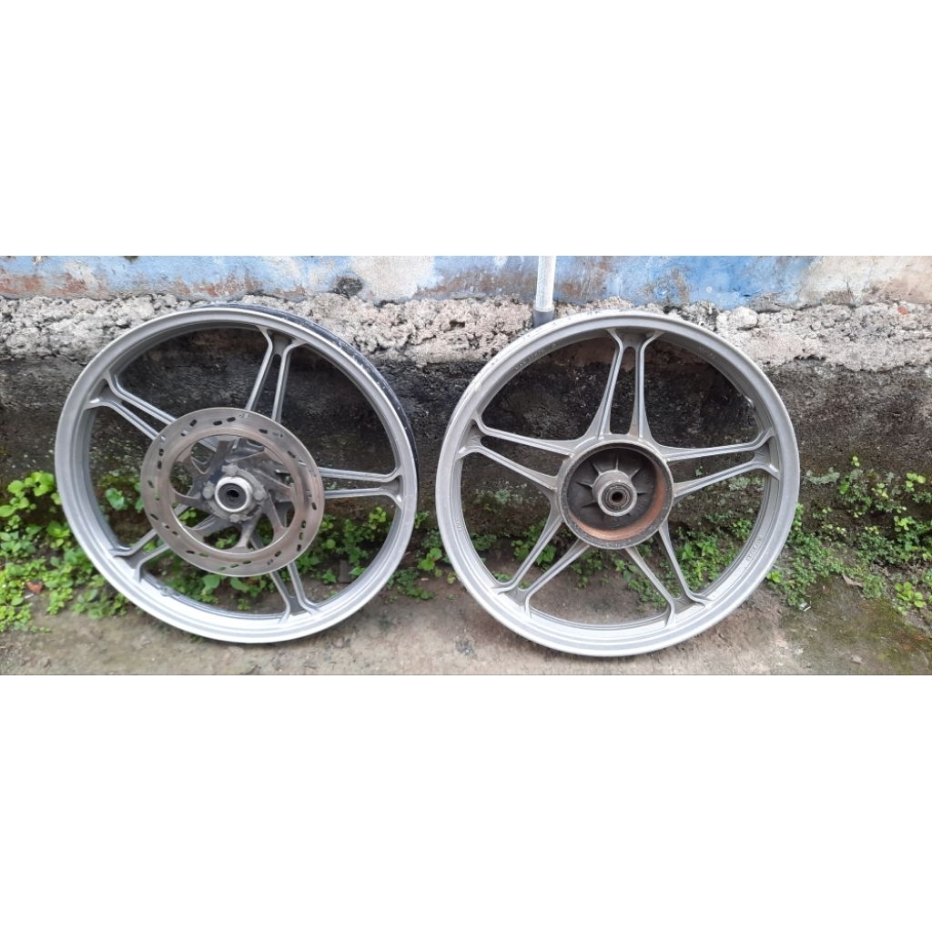 VELG RACING SUZUKI THUNDER ORIGINAL RING 18  BEKAS LAYAK PAKAI
