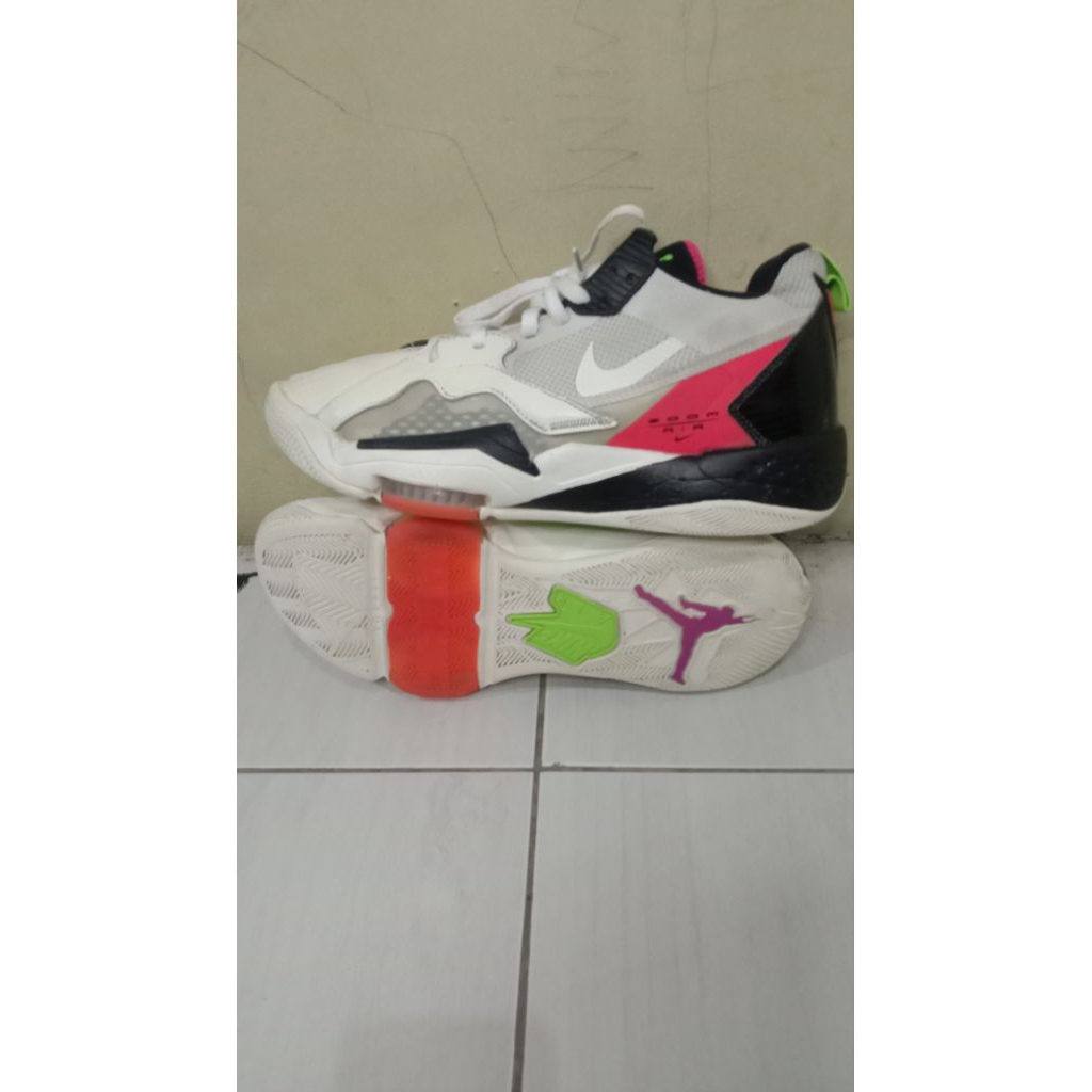 sepatu olahraga pria second