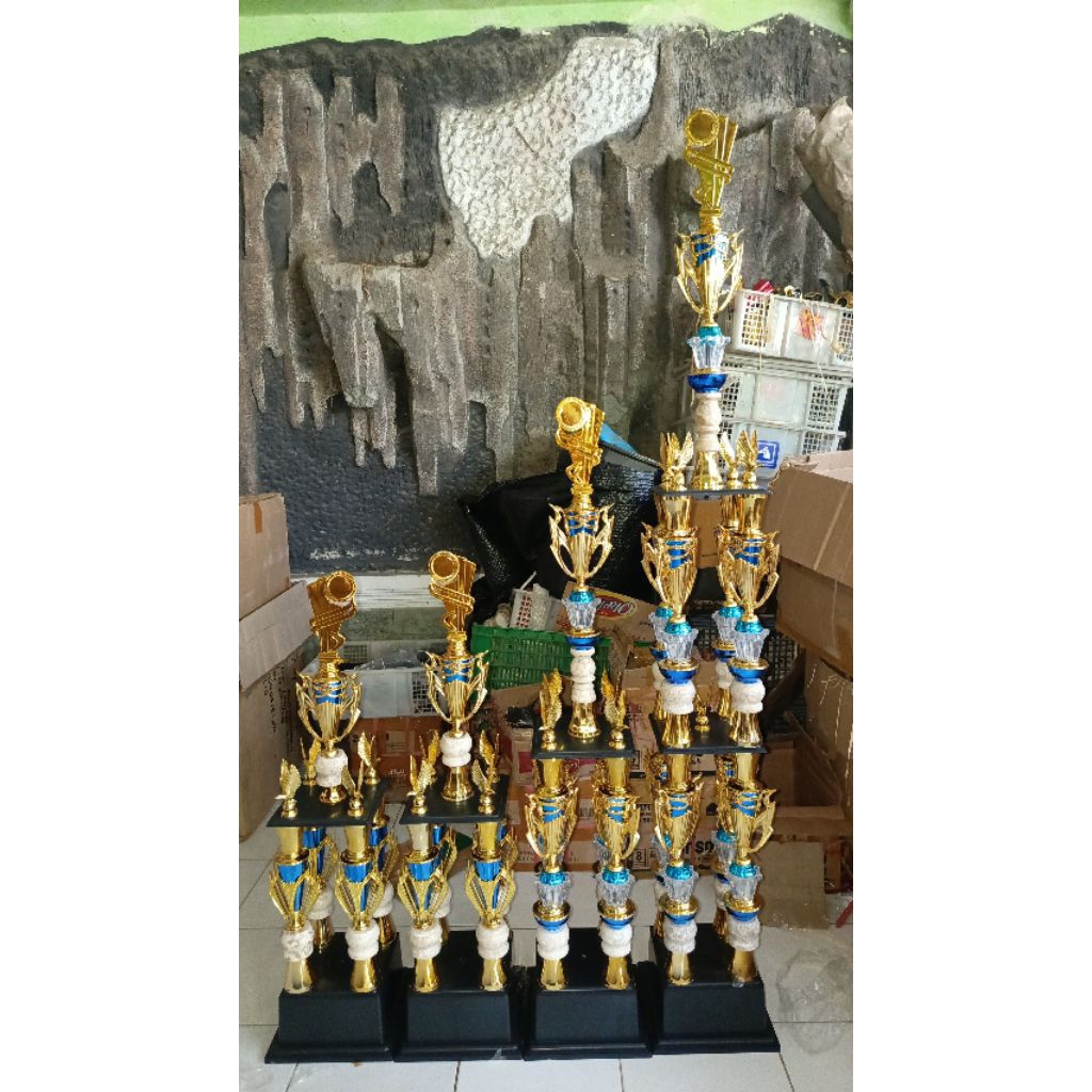 Piala kejuaraan kaki 8 kaki 4| Tropi istimewa kaki 8 | Tropi set bergilir| Piala Juara Umum