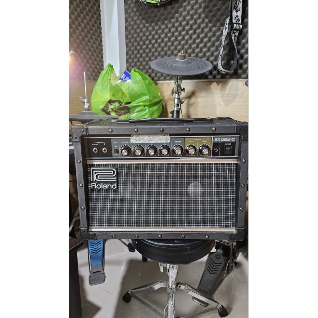 Roland Jazz Chorus JC-22 Solid State Guitar Amplifier