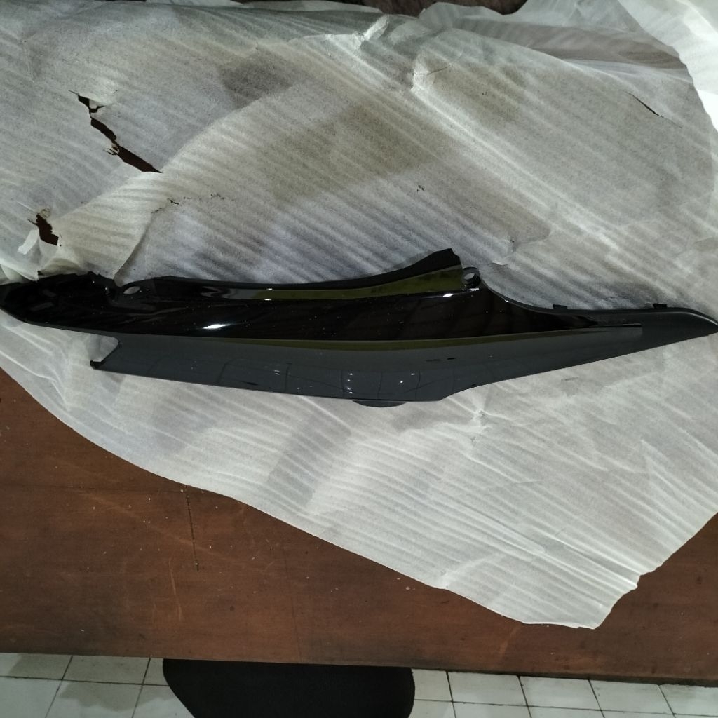 TUTUP BODY KANAN HITAM SUPRA FIT NEW ORIGINAL AHM ASLI