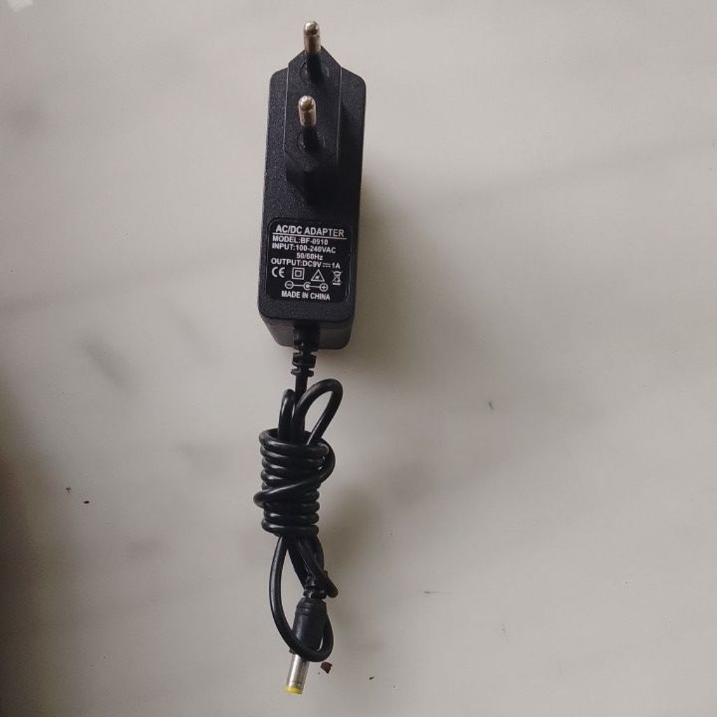 Adaptor 9 Volt 1A