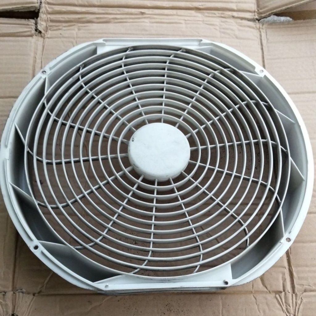 tutup outdoor/ kisi kisi outdoor AC LG R 22 secend
