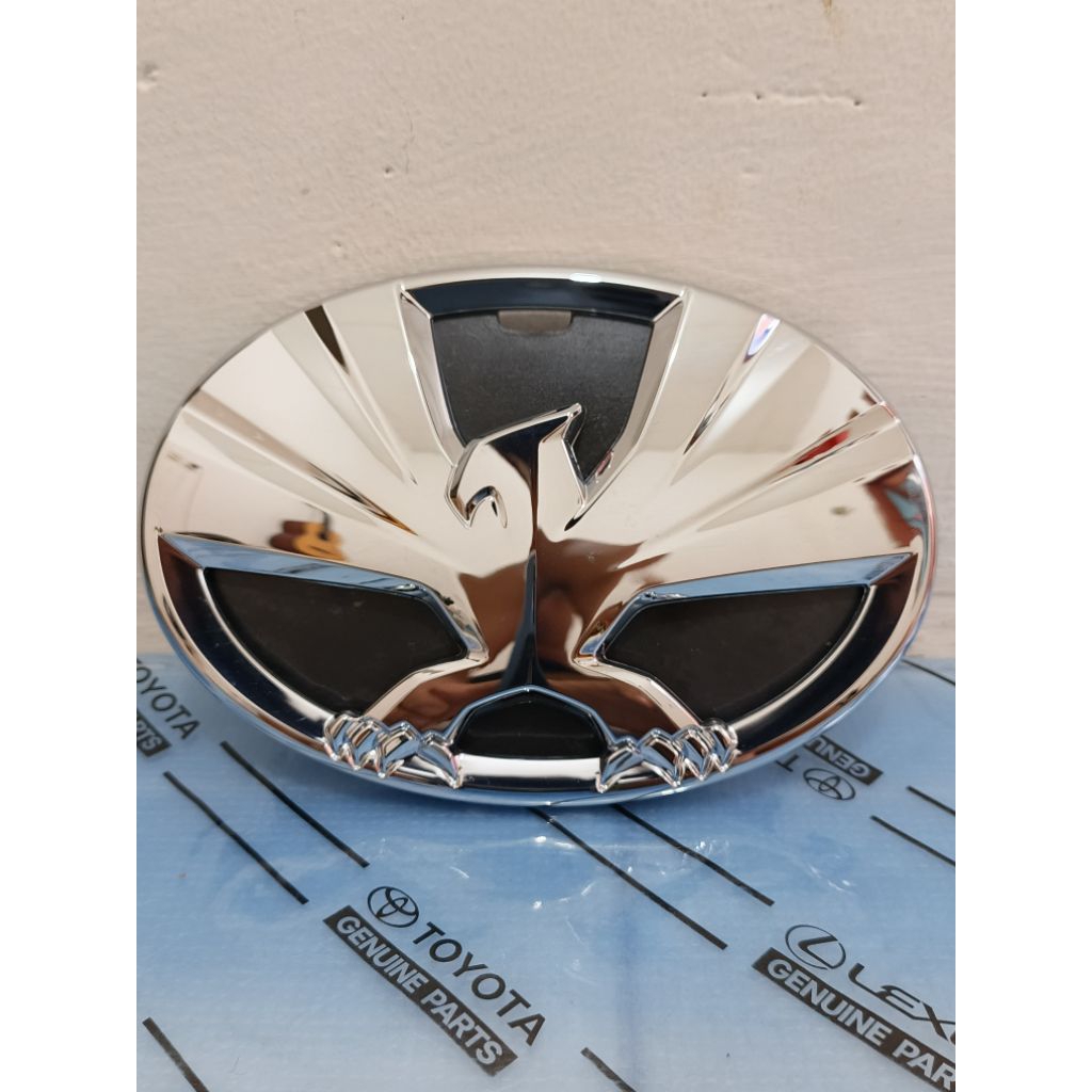 LOGO GRIL DEPAN TOYOTA AGYA ORIGINAL LOGO GARUDA DEPAN AGYA